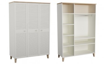 Dreitüriger Schrank